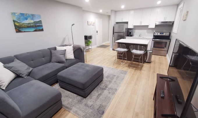 South London Apartment | 1-bedroom apartment in quaint Wortley Village, London