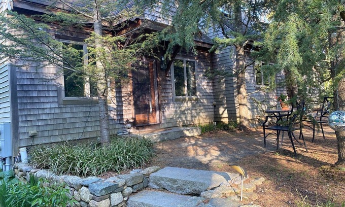 Falmouth Apartment | 1-bedroom apartment in Falmouth, on bike path, close to beach and town