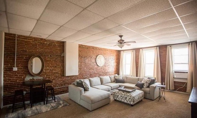 Seneca Apartment | 1 Bedroom Apartment, Overlooking Downtown Seneca