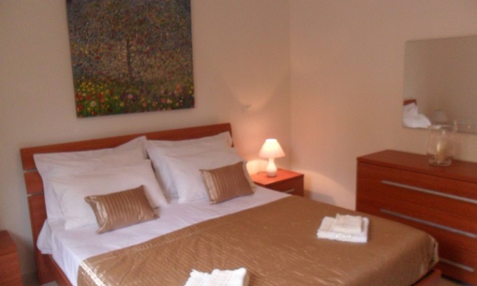 Pizzo Apartment | 1 bedroom apartment sleeps 4 with private wifi.