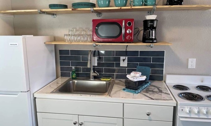 University Heights Apartment | 1 Bedroom Apartment near UNM, Nob Hill and downtown.