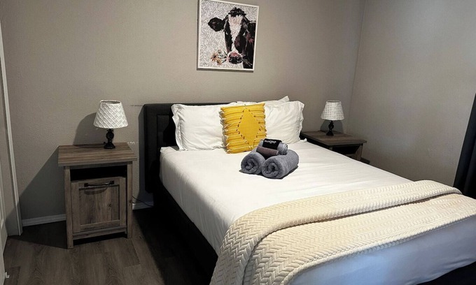 University Heights Apartment | 1 Bedroom apartment w/balcony near UNM, Nob Hill and downtown.