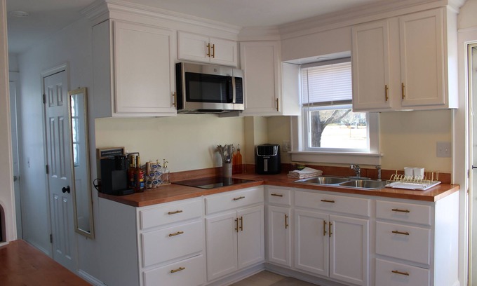 Manchester Apartment | 1 Bedroom Apartment 1.5 Miles from Downtown Manchester NH