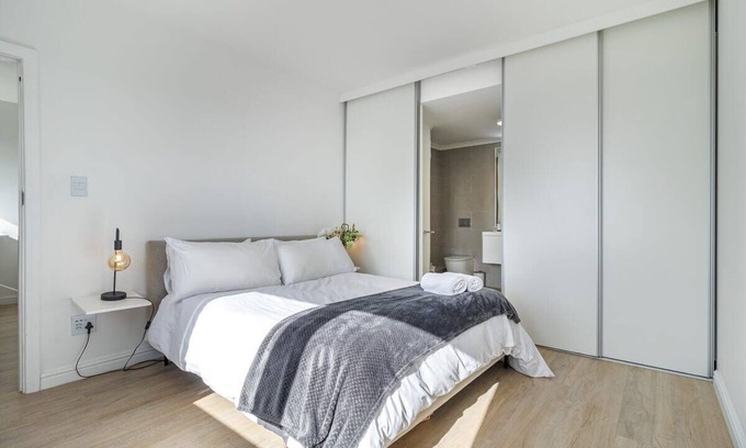 Schotsche Kloof Apartment | 1 Bedroom Apartment, The Centurion, Seapoint, Cape Town, South Africa