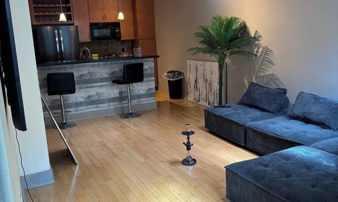 The Galleria Apartment | 1 Bedroom Apt in Houston Tx across from Galleria Mall w/fitness room, and WiFi