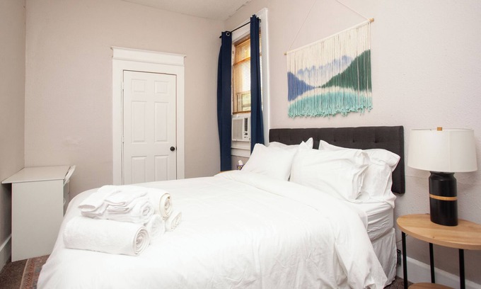 Evergreen Apartment | 1 Bedroom Apt in Lively Midtown - 10 mins from Beale St. and the Riverfront!
