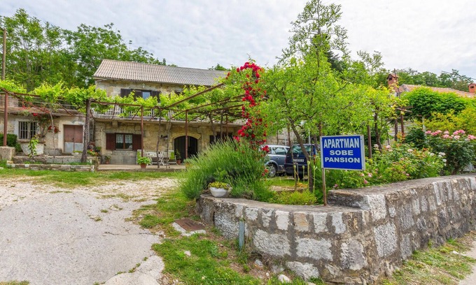 Kucice Apartment | 1 bedroom awesome apartment in Svinisce