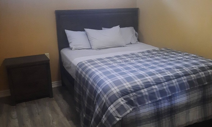 Brampton House | 1 Bedroom Basement Suite