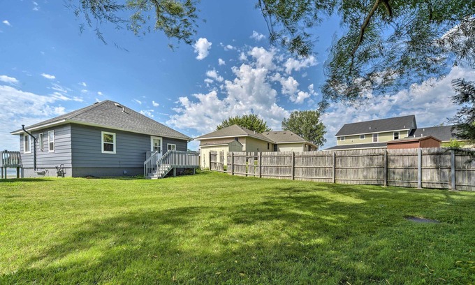 Lindstrom House | 1-Bedroom Beach House on Snowmobile Trail!