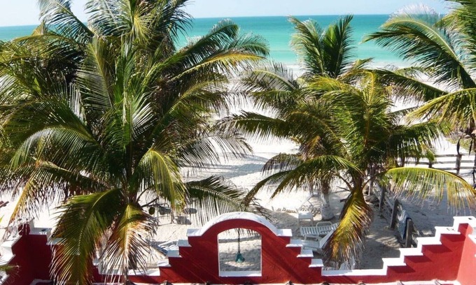 El Cuyo Apartment | 1 Bedroom Beachfront Penthouse for 4 Guests, Wifi, beachfront terrace, Balcony,