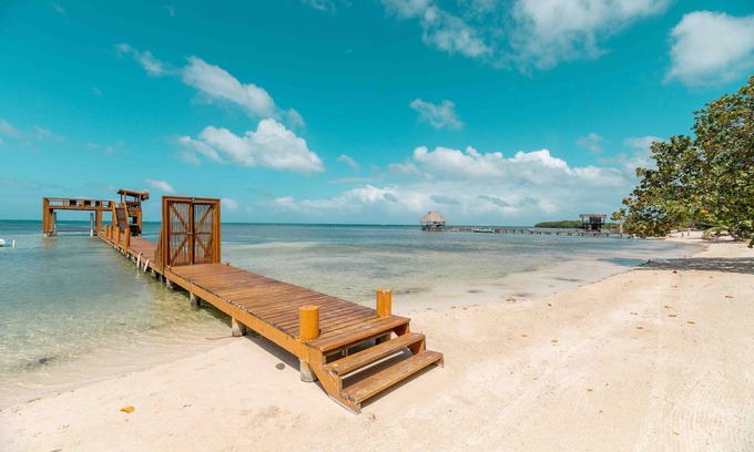Roatan House | 1 Bedroom Bungalow at Never Winter