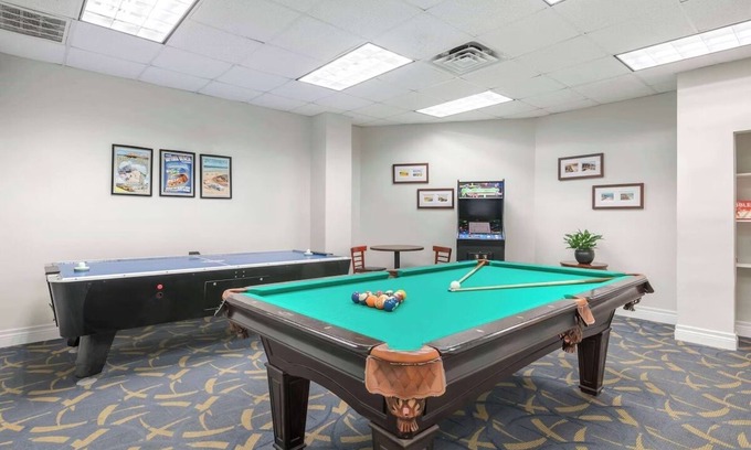 Brush - Stewarts Condo | 1 Bedroom Condo W/Balcony @ Beachfront Resort