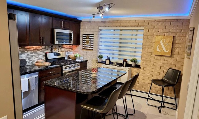 Bensenville Apartment | 1-bedroom Cozy Retreat