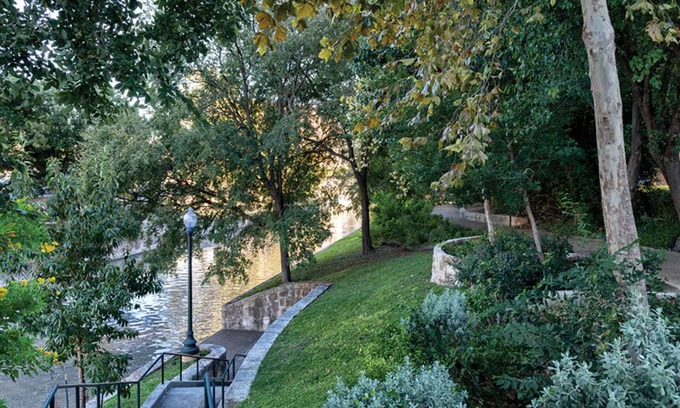 Downtown San Antonio Condo | 1 Bedroom Deluxe, Sleeps 4, Full Kitchen, at Wyndham La Cascada Resort!