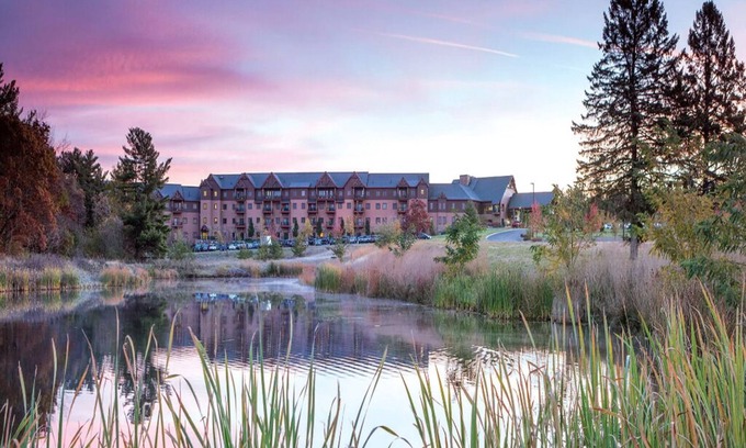 Lake Delton Condo | 1 Bedroom Deluxe, Wisconsin Dells Glacier Canyon Lodge!