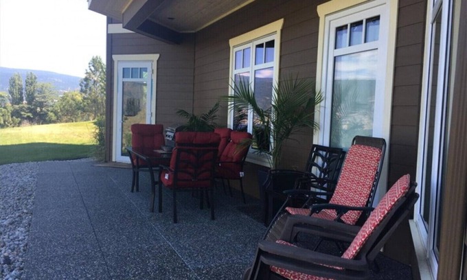 Okanagan-Similkameen House | 1 Bedroom Executive Lakeview Suite