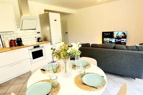 Cents Apartment | 1 bedroom flat with balcony&garden