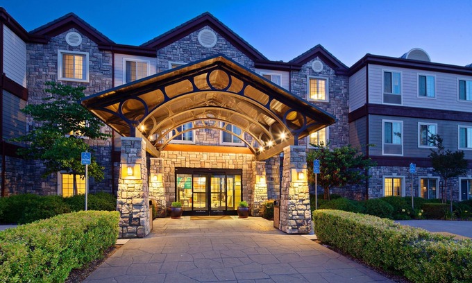 Fairfield Condo | 1 Bedroom | Free Breakfast. Pool & Hot Tub