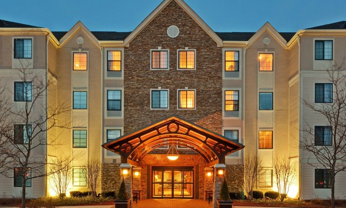Glenview Condo | 1 Bedroom | Free Breakfast Buffet, Indoor Pool