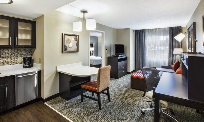 Mayfield Heights Condo | 1 Bedroom | Free Breakfast Buffet Included!
