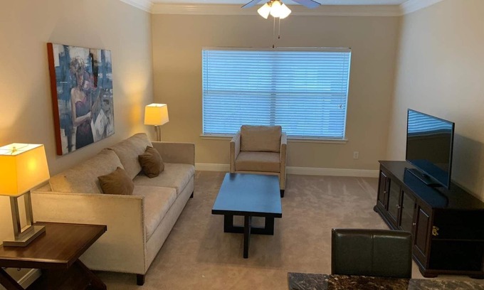 Uptown House | 1 Bedroom - Galleria Area - 2345 Sage Rd, Houston, TX 77056