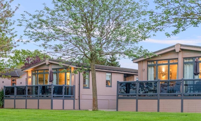 Tiddington Ski Chalet | 1 bedroom accommodation in Stratford-upon-Avon