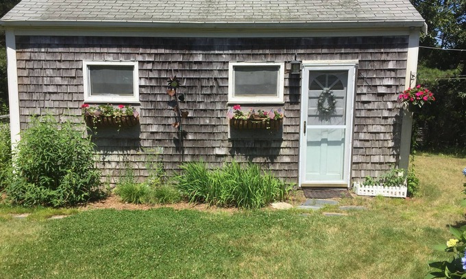 Edgartown Cottage | 1 Bedroom Guest Cottage With Water View