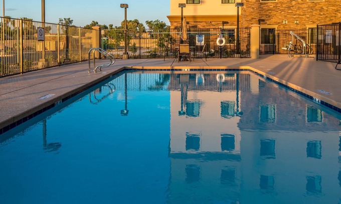 Chandler Condo | 1 Bedroom | Heated Outdoor Pool + Free Breakfast