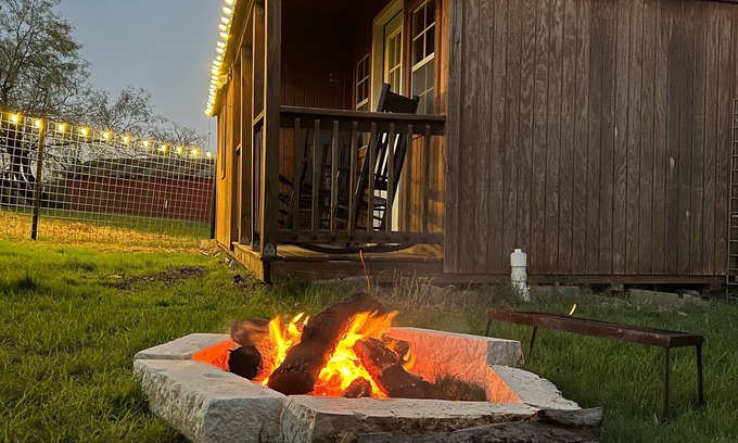 Lampasas Cabin | 1 Bedroom Hill Country Cabin