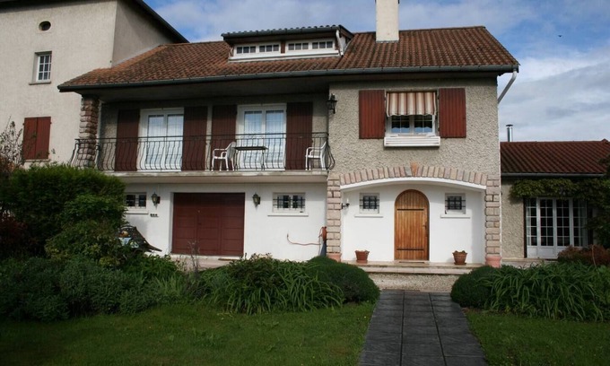 Tournus House | 1 Bedroom House 20min walk to centre in Tournus