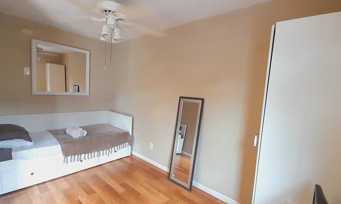 North Houston House | 1 Bedroom House 8 minutes from downtown
