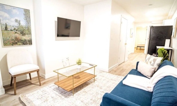 West Side Apartment | 1 Bedroom in Jersey City. Easy Access to NYC