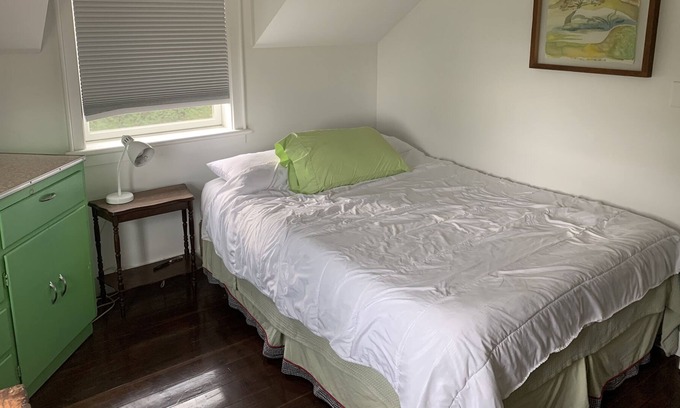 Welland Bed & Breakfast | 1 Bedroom in Shared Home