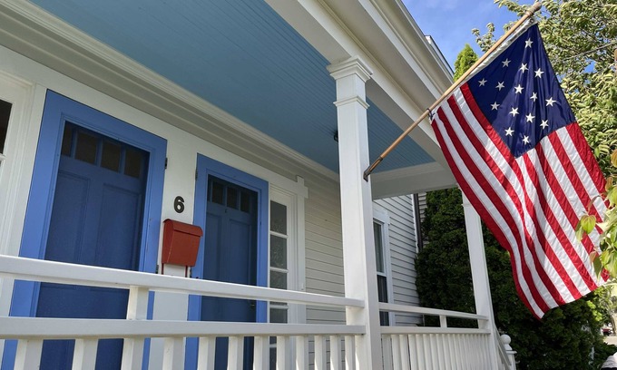Stonington House | 1-bedroom in the Borough, just steps to the water