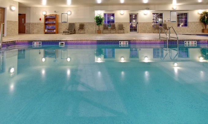 Sioux Falls Condo | 1 Bedroom | Indoor Pool + Hot Tub, Free Breakfast