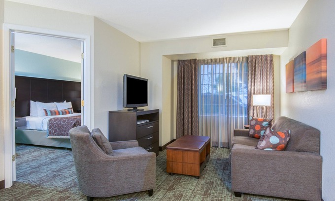 East Texas Condo | 1 Bedroom | Indoor Pool. Free Breakfast.