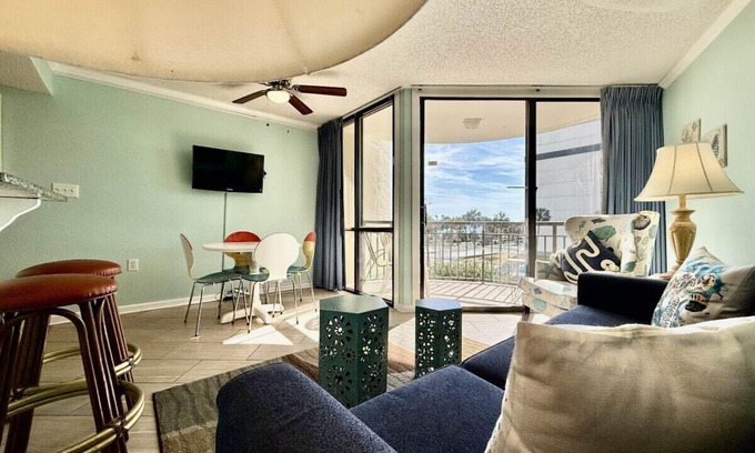 Myrtle Beach Condo | 1 Bedroom King bed MB 206