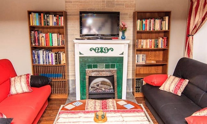 Queens Apartment | 1 Bedroom minutes to Manhattan