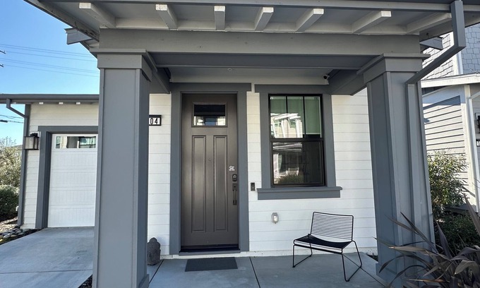 Healdsburg House | 1 Bedroom Modern Craftsman-Style ADU