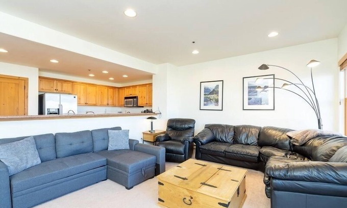Mountain Village Condo | 1-Bedroom Mountain Escape With Views, Pool & Hot Tub Access
