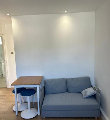 West Hill Apartment | 1 bedroom near Wimbledon lawn tennis museum
