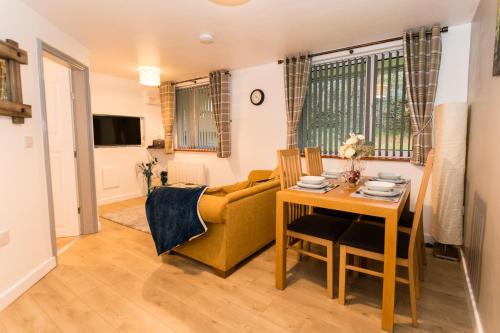 Wigan Apartment | 1 Bedroom Newton Apartment l Free Parking l Wigan Royal Infirmary l Haigh Hall l Central Location