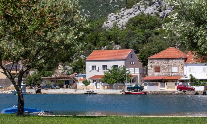 Ploce House | 1 bedroom nice home in Rogotin