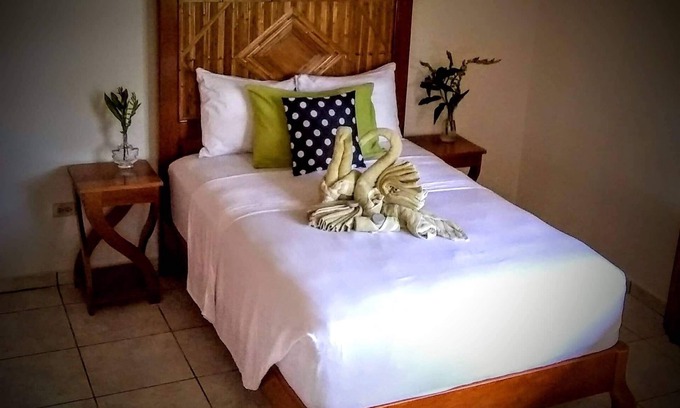Isla Solarte House | 1 Bedroom ocean view apartment will fully equipped kitchen