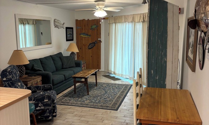 Ocean View Halifax Estates Condo | 1 Bedroom on the Beach next to Sunglow pier - Fall months available