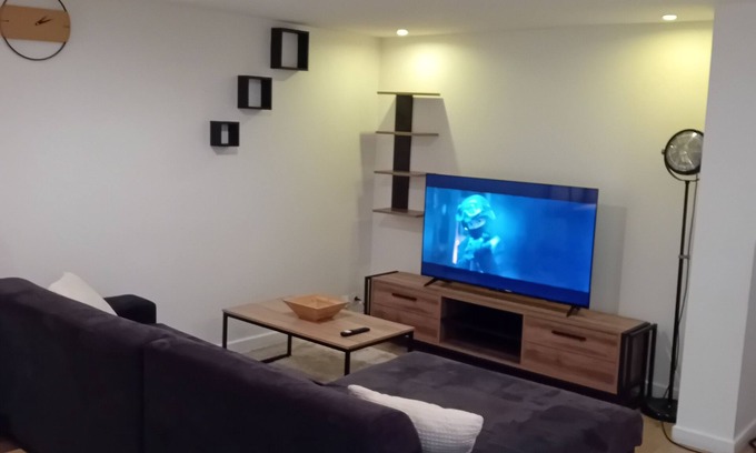 Mantes-la-Jolie House | 1 Bedroom Private vacation home in Mantes-la-Jolie