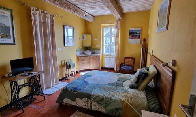 Mallemort House | 1 bedroom private vacation home in mallemort