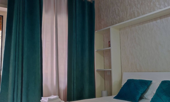 Quartiere XI Portuense House | 1 bedroom private vacation home in rome