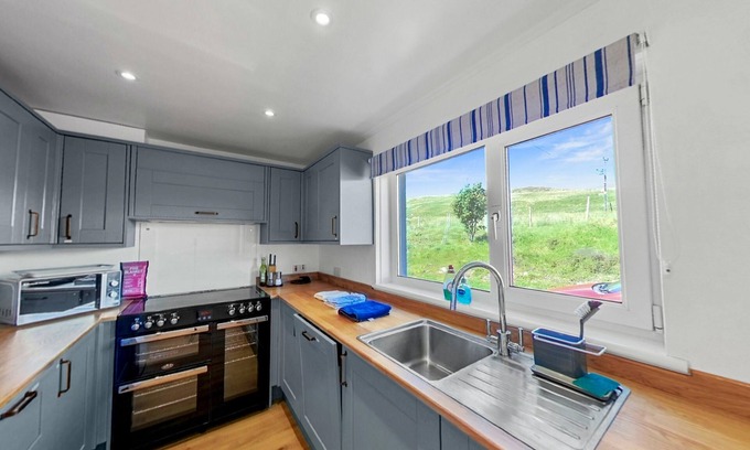 Farr House | 1 bedroom property near Bettyhill - NC500 + WiFi