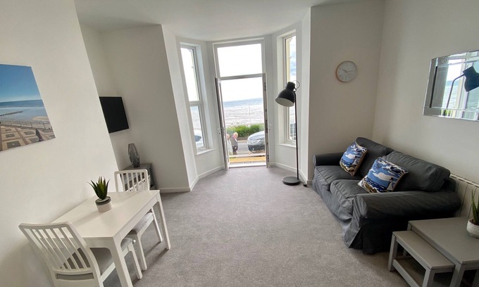 Bridlington Old Town Apartment | 1 Bedroom sea view Apartment with balcony